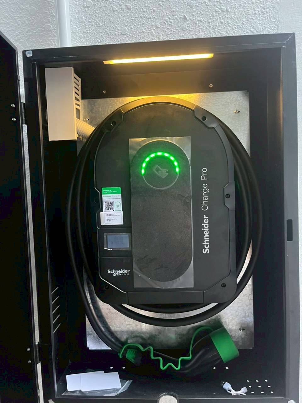 ติดตั้งที่ชาร์จ Schneider Charge Pro โรงแรม Hotel Jaspal