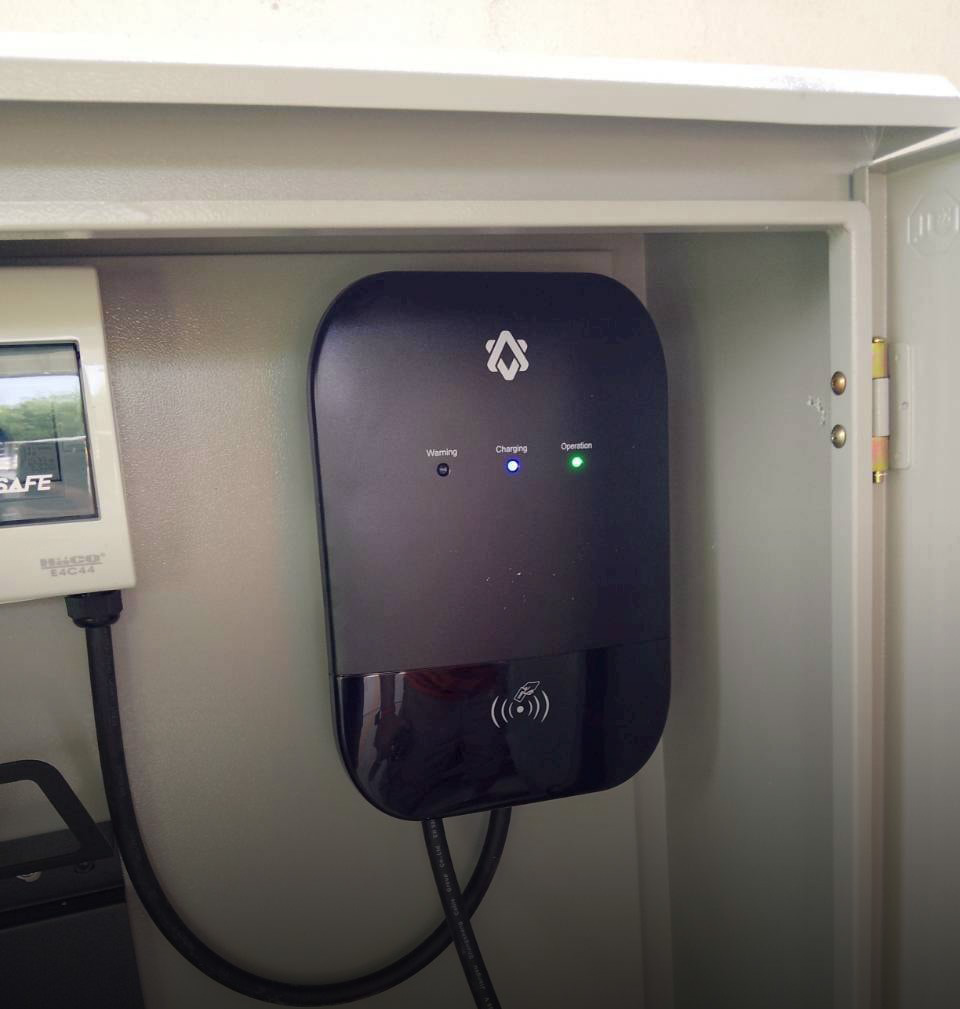 ผลงานงานติดตั้งเครื่องชาร์จรถไฟฟ้าที่บ้าน รถ CYE - Moose Master รับติดตั้ง Wall Charger ประจวบ