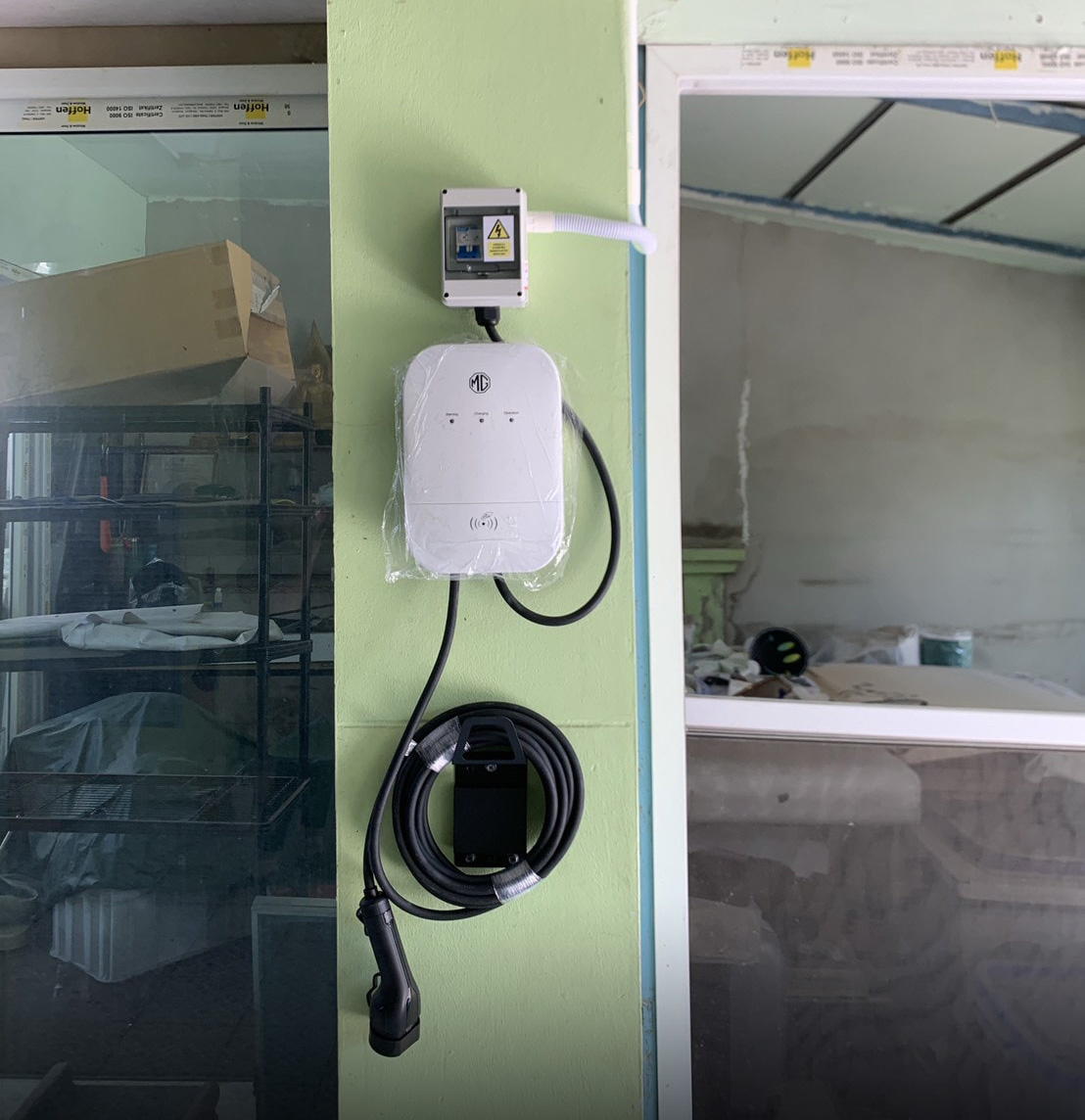 ผลงานงานติดตั้งเครื่องชาร์จรถไฟฟ้าที่บ้าน รถ MG - Moose Master รับติดตั้ง Wall Charger