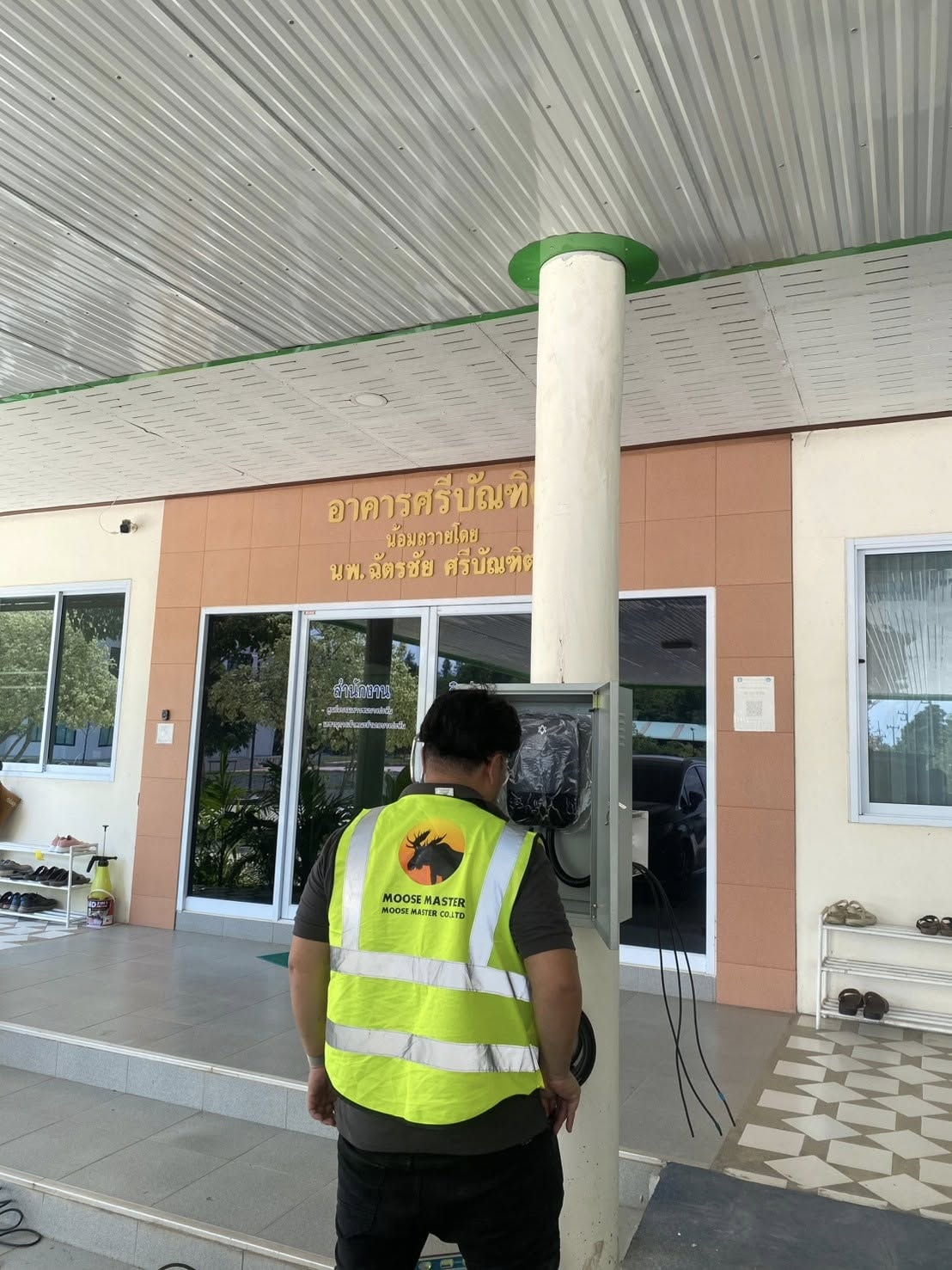 ติดตั้งที่ชาร์จรถ EV ในวัด - Moose Master รับติดตั้ง Wall Charger/EV Charger